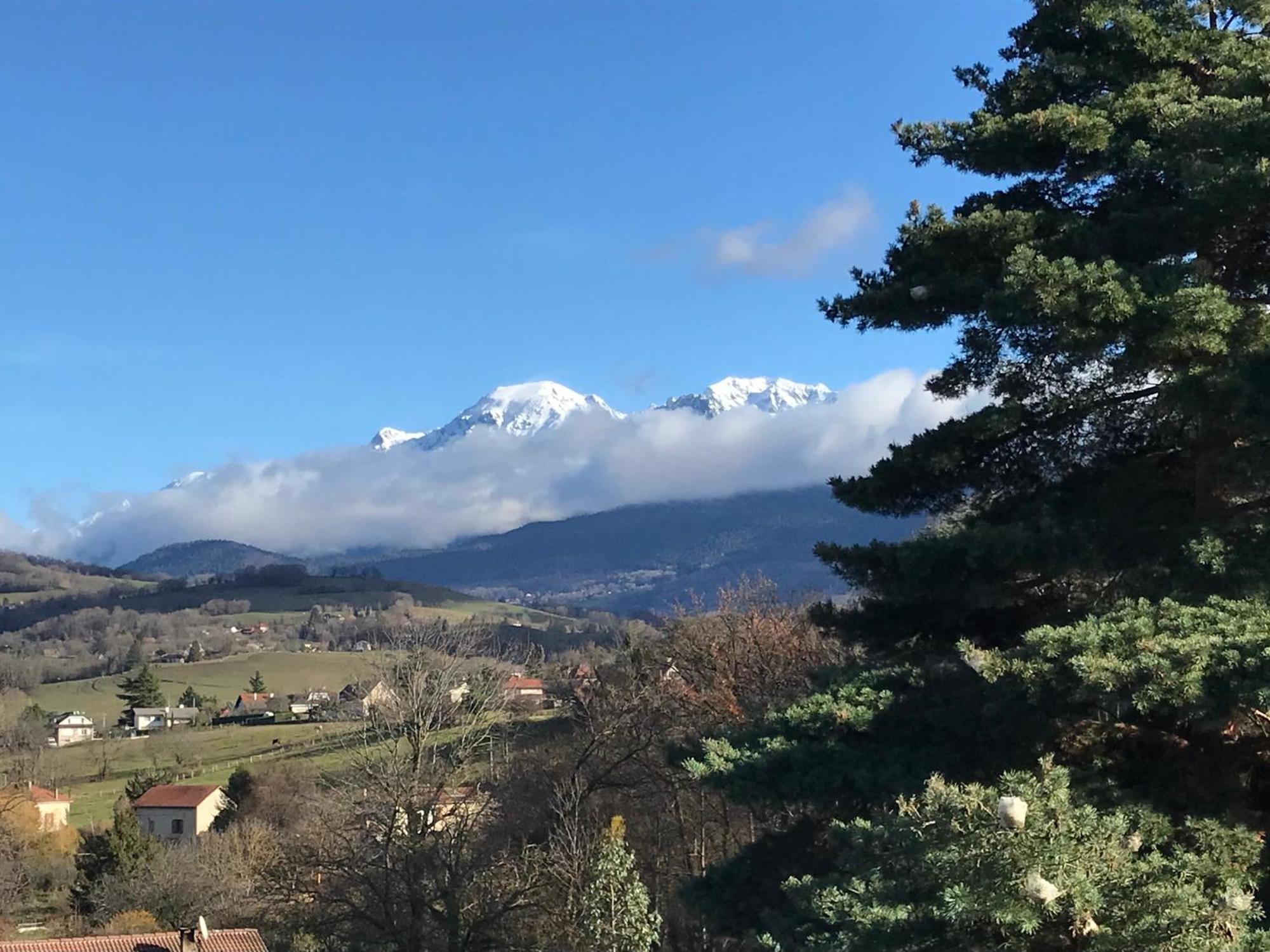 Appartement Dans Maison Brié-et-Angonnes Esterno foto