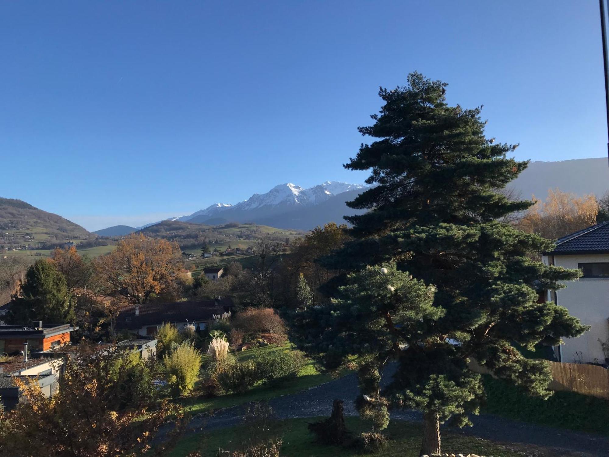 Appartement Dans Maison Brié-et-Angonnes Esterno foto